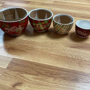 NWOB Nesting Christmas bowls